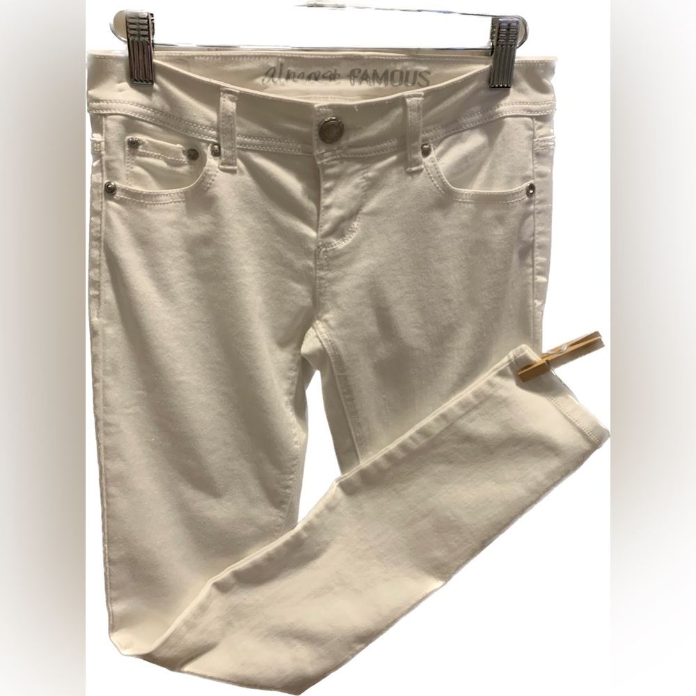 ⭐️ ALMOST FAMOUS ⭐️ Low Rise Skinny Pants ⭐️Size 3⭐️NWOT